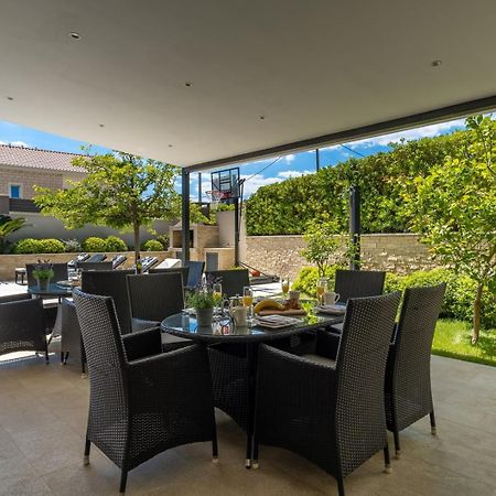 Luxury Villa Lucas With Heated Pool, Whirlpool, Sauna, 14 Pax Podstrana Buitenkant foto