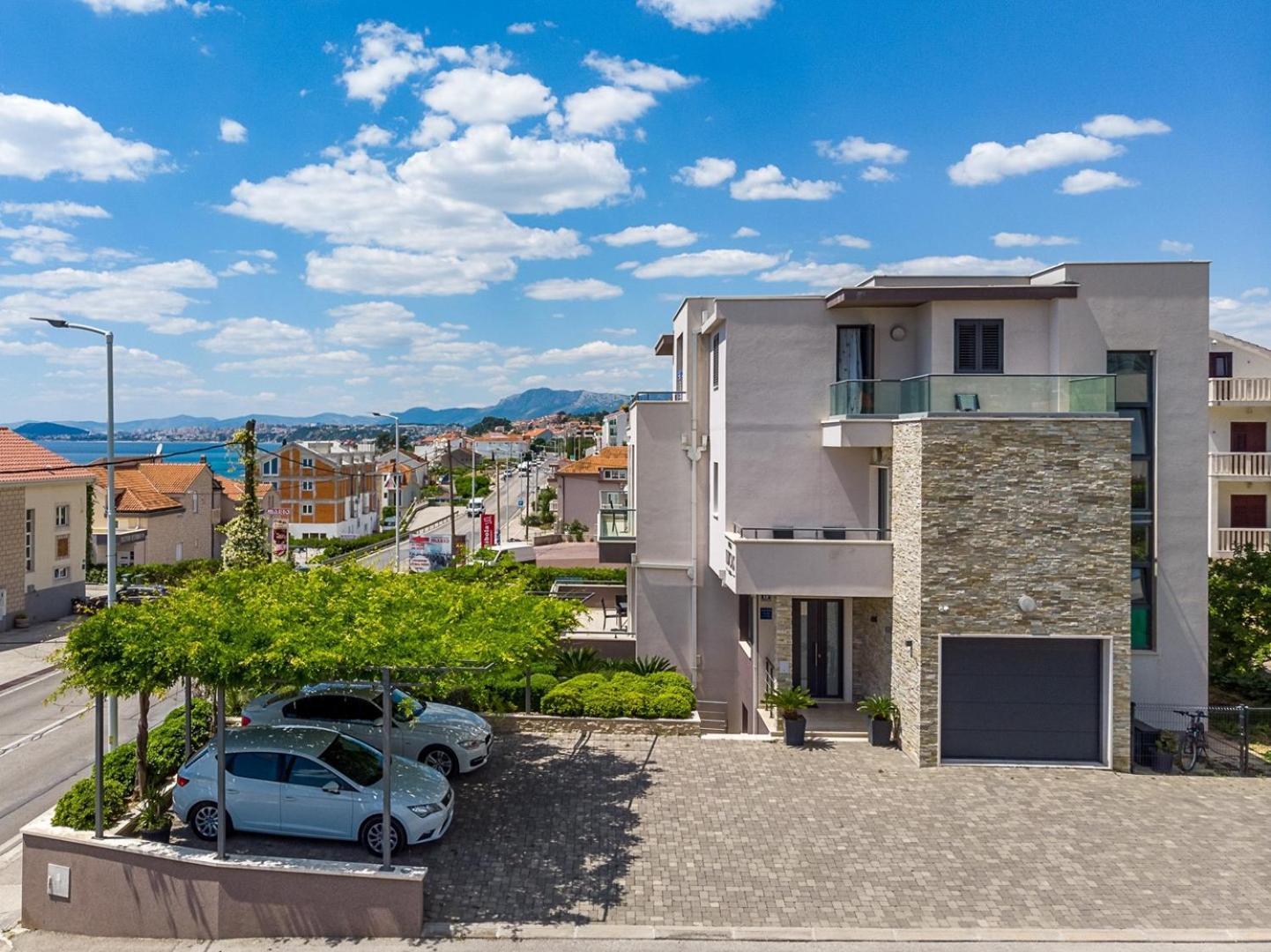 Luxury Villa Lucas With Heated Pool, Whirlpool, Sauna, 14 Pax Podstrana Buitenkant foto