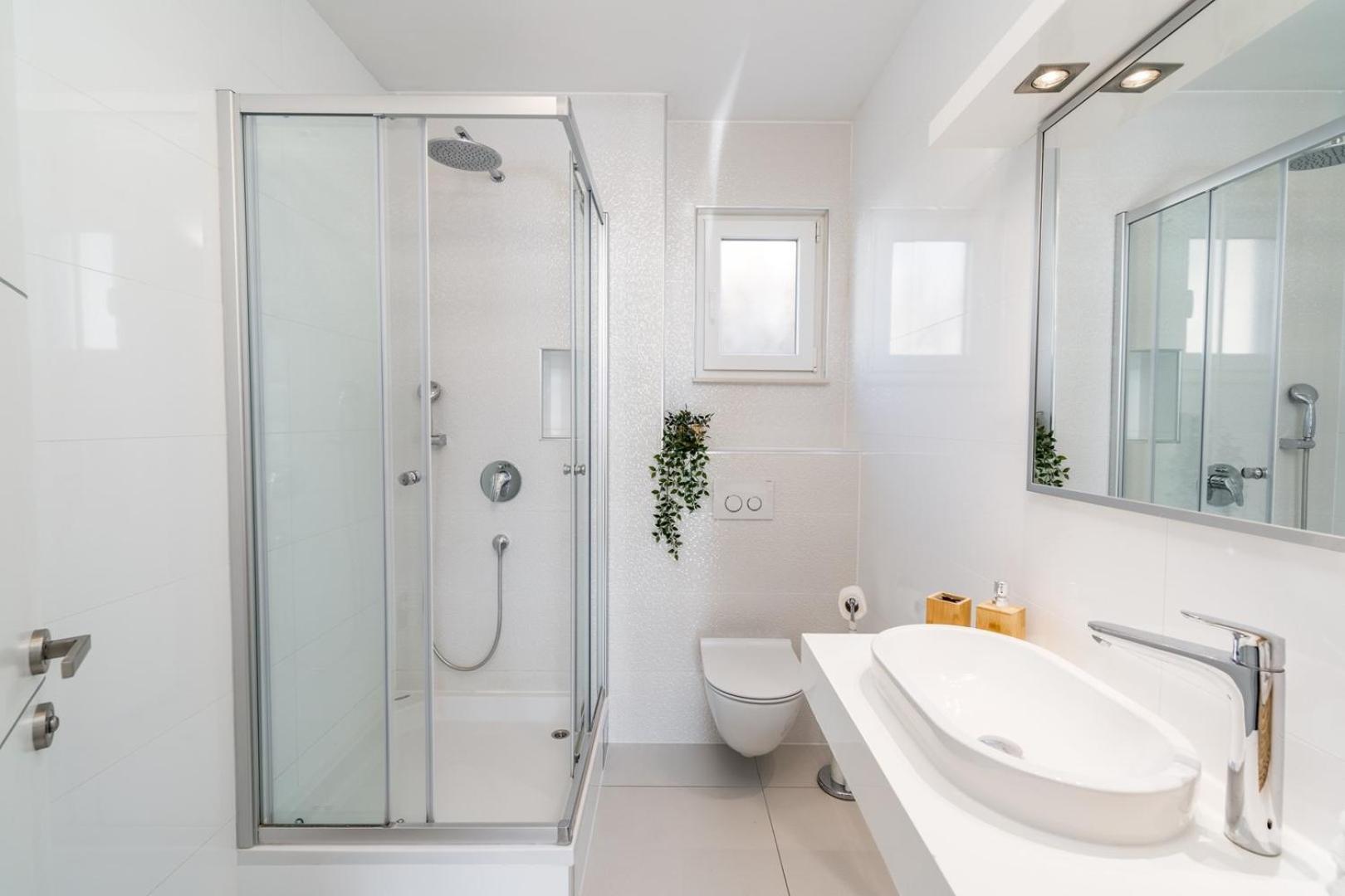 Luxury Villa Lucas With Heated Pool, Whirlpool, Sauna, 14 Pax Podstrana Buitenkant foto