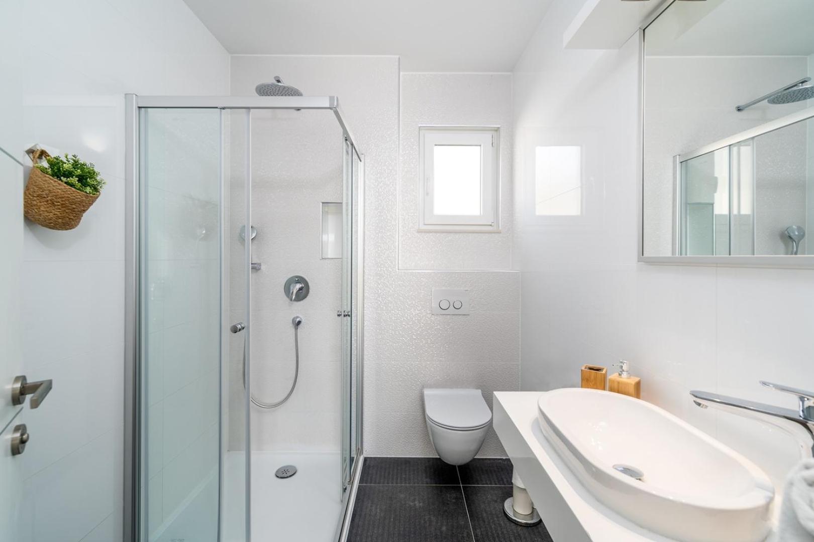 Luxury Villa Lucas With Heated Pool, Whirlpool, Sauna, 14 Pax Podstrana Buitenkant foto