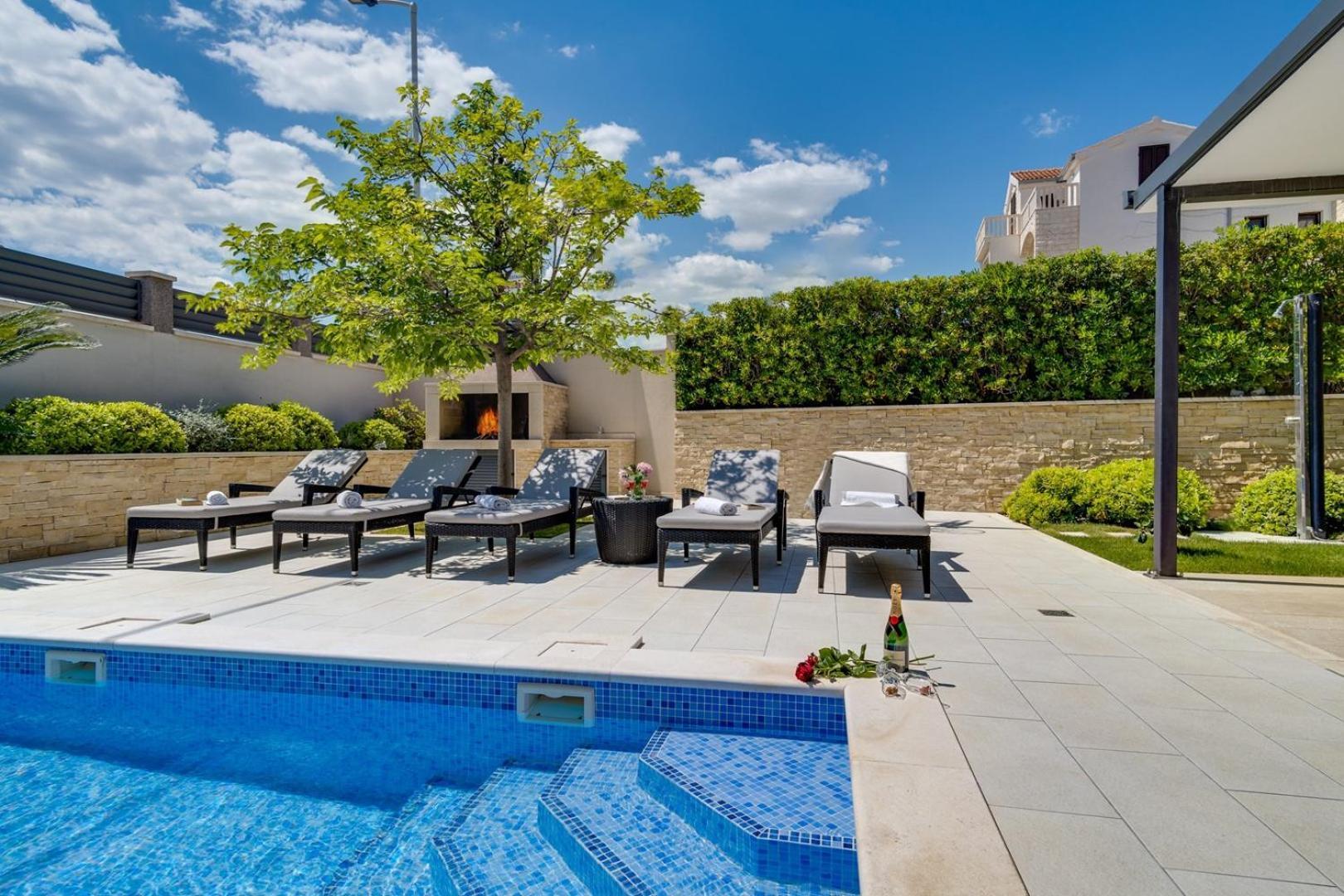 Luxury Villa Lucas With Heated Pool, Whirlpool, Sauna, 14 Pax Podstrana Buitenkant foto